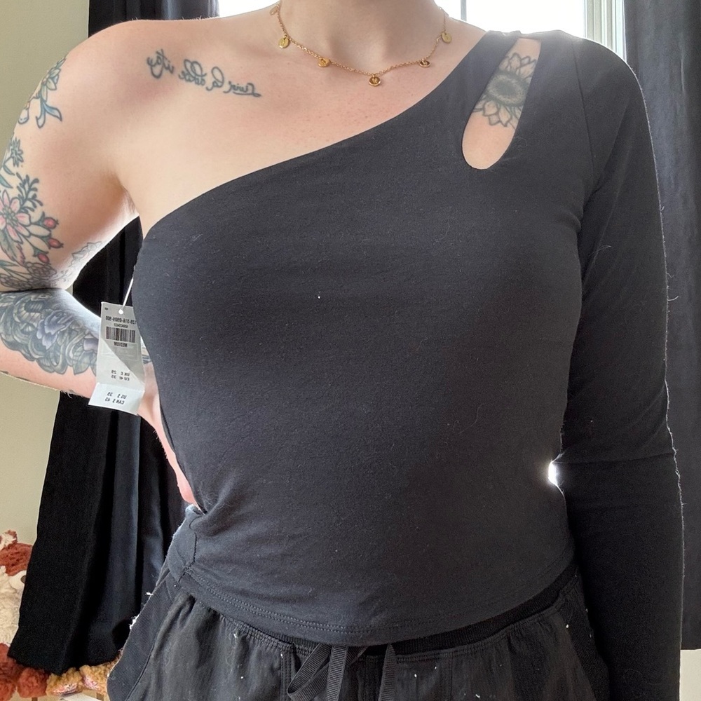 Abercrombie & Fitch Long Sleeve One Shoulder Cutout Top